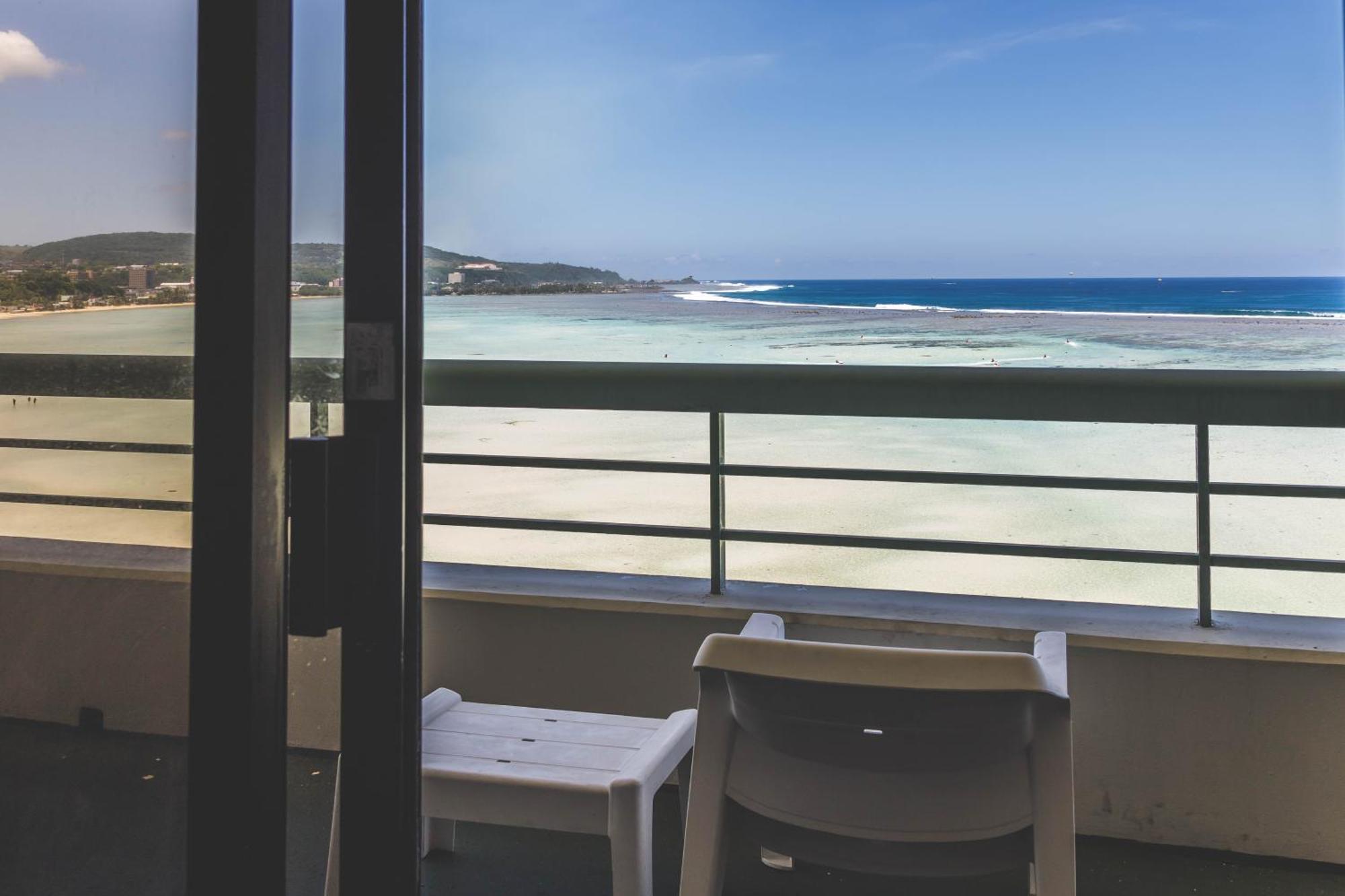Alupang Beach Tower Tamuning Eksteriør bilde
